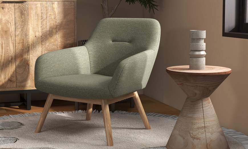 Image 31: Poltrona scandinava con gambe in legno massello Doosense