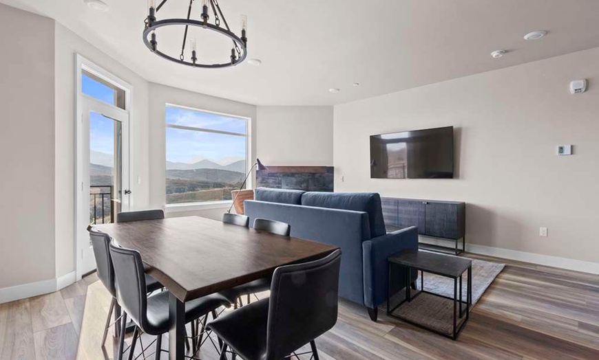 Image 32: Member Pricing: 4* Mountain Resort in Park City with Sweeping Views 
