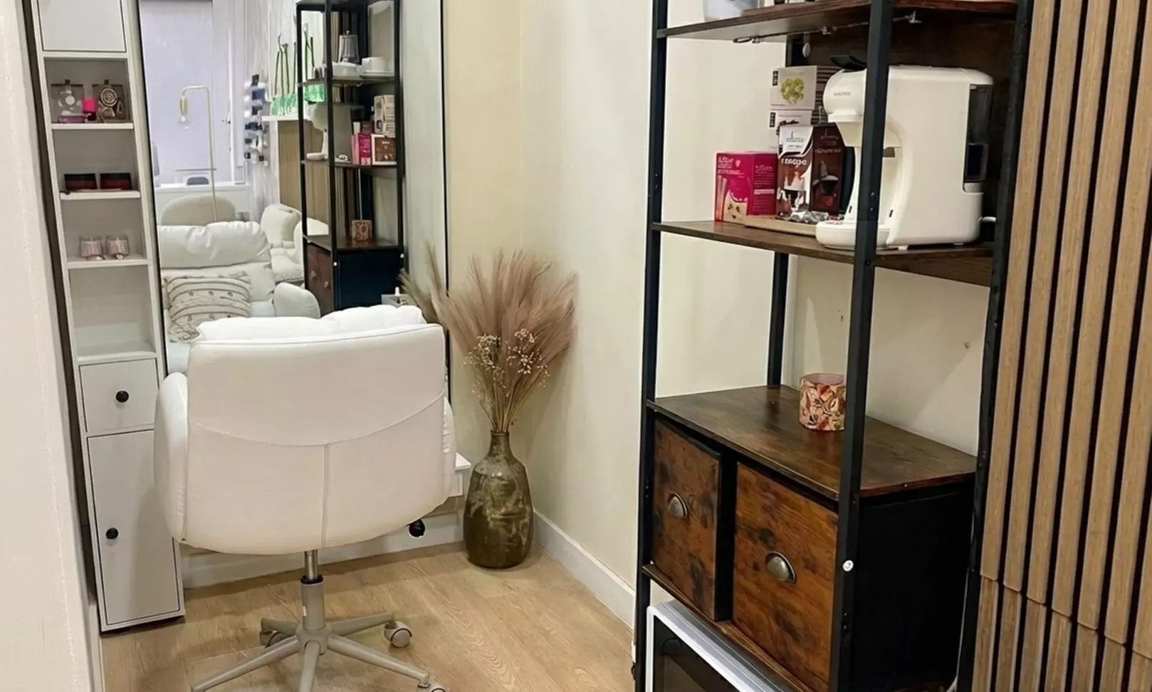 75 minutos para lucir manos y pies hermosos con elegancia.