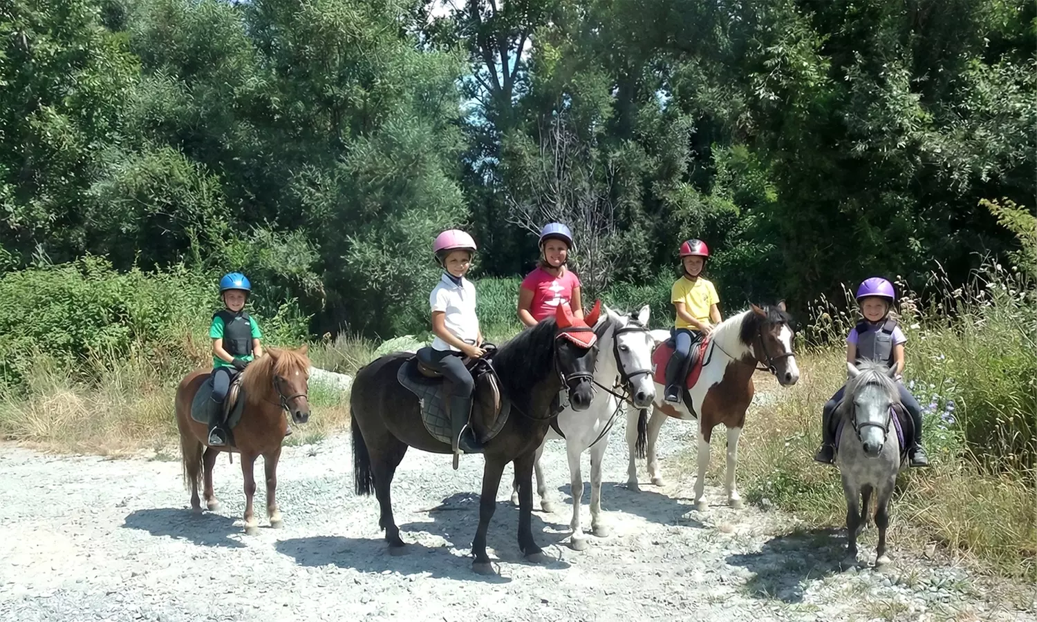 Paseo en poni de 30 minutos para 1, 2 o 3 niños en Escuela Hípica Sibaris con hasta un 47% de descuento - Primary Image