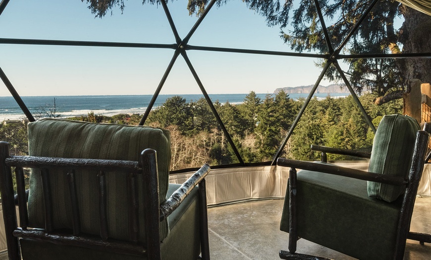 Image 3: Luxury Glamping Domes & Mirror Cabins on the Oregon coast