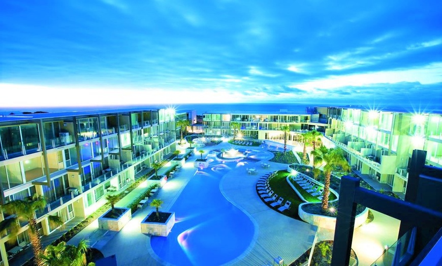 Image 8: Torquay: Pool View Stay for 2 + Welcome Drink at Wyndham Resort