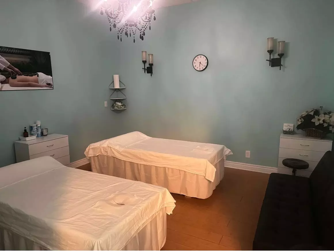 Up to 50% Off on Hot Stone Massage at U.mi massage