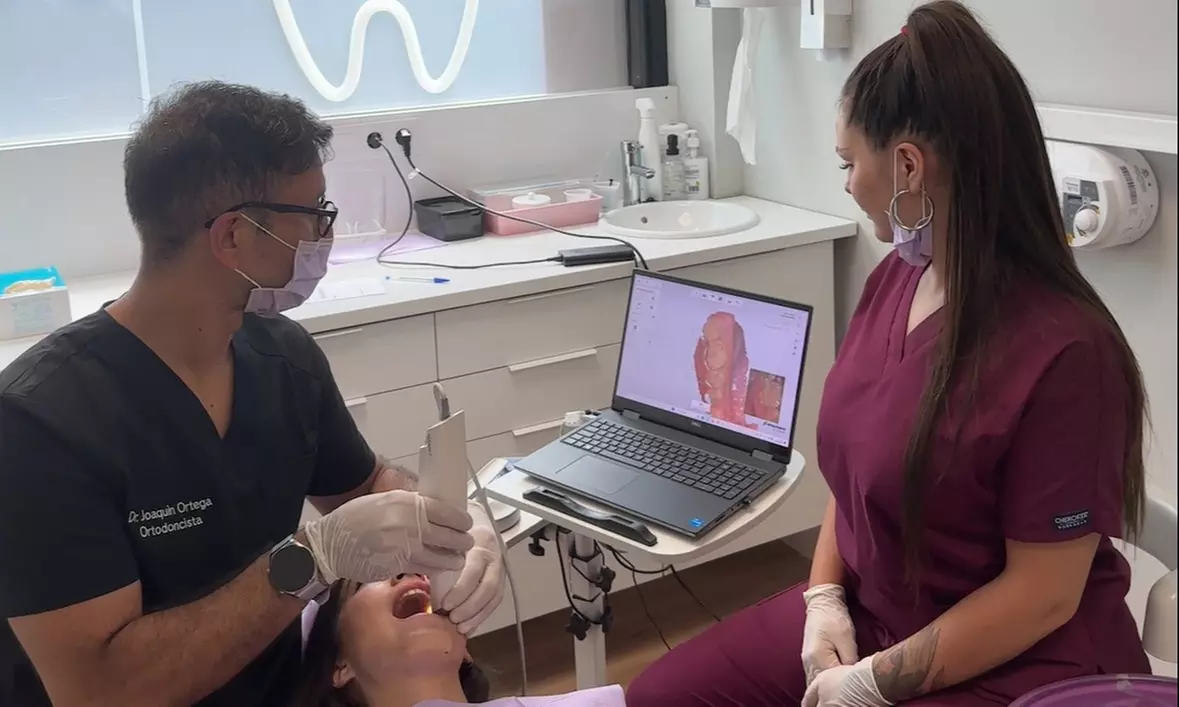 Limpieza dental y revisión con opción a TAC dental en clínica familiar