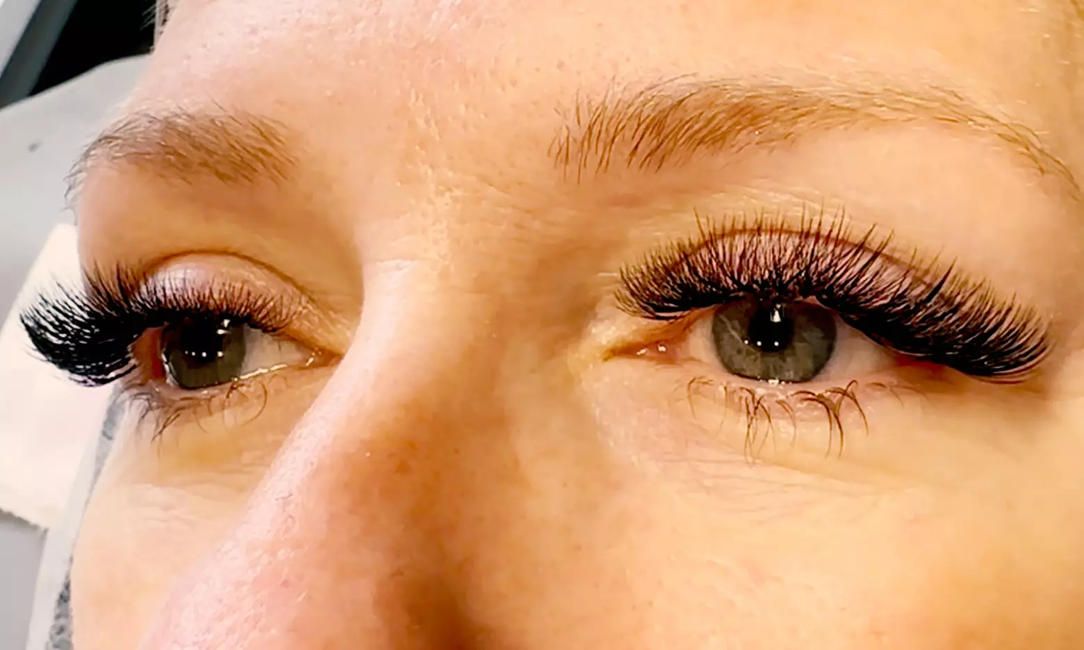 Get a Full Set of Classic, Hybrid, or Volume Eyelash Extensions