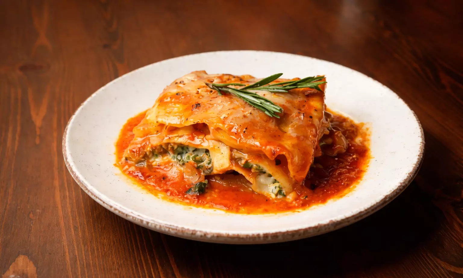 Menú para 2 o 4 con entrante, principal, bebida y opción a postre