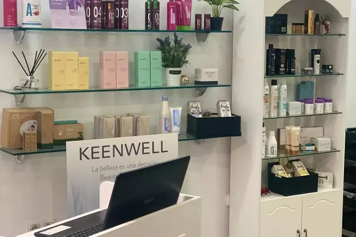 Sesión de manicura y/o pedicura con esmaltado normal o semipermanente