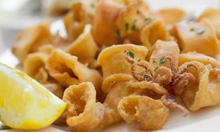 Menú para 2 o 4 con entrantes, principales, postres y bebidas