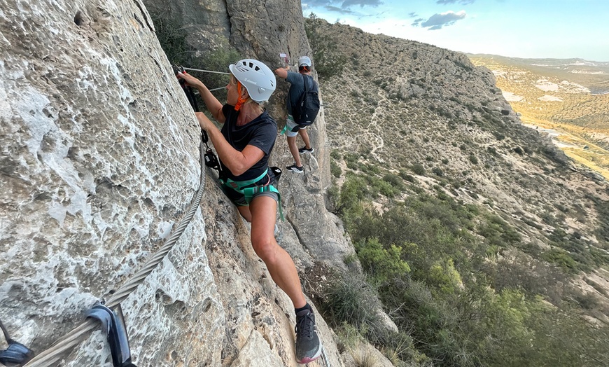 Image 3: Experiencia única: ferrata a elegir por niveles para 1 o 2 personas