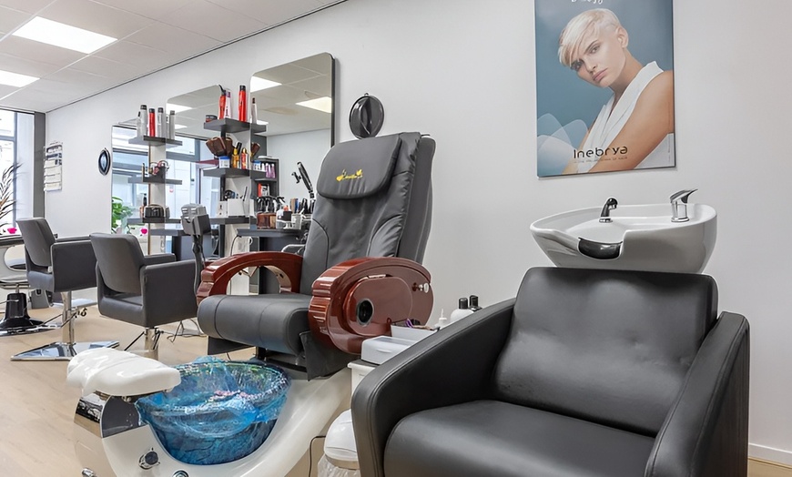 Image 4: Klaar voor een frisse coupe? Ga voor een kappersbehandeling naar keuze