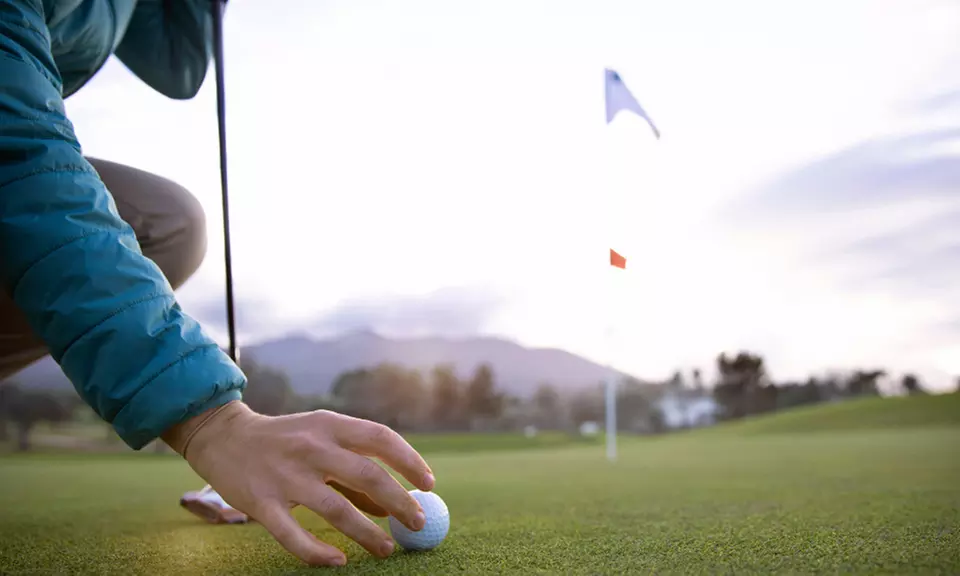 Cutting-Edge Indoor Golf Simulator Session (Up to 4 Hours)