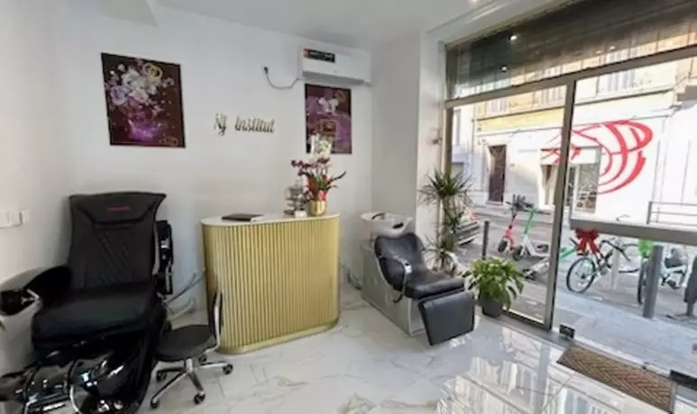 Shampoing, coupe, brushing avec couleur et balayage en option