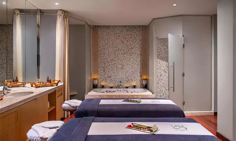 30, 65, or 95-Minute Spa Treatment with Facility and Pool Access