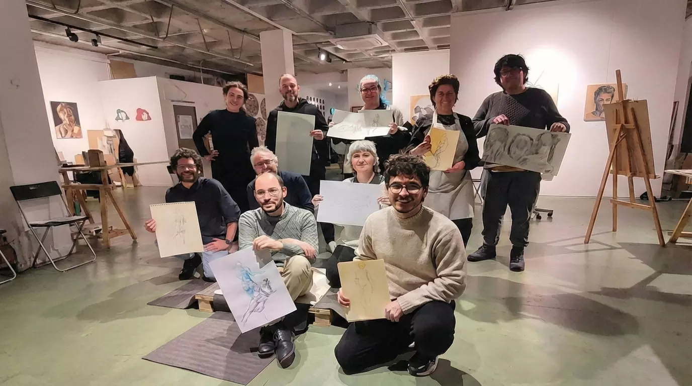 Taller de pintura creativa con picoteo y cava para 1, 2 o 6 personas