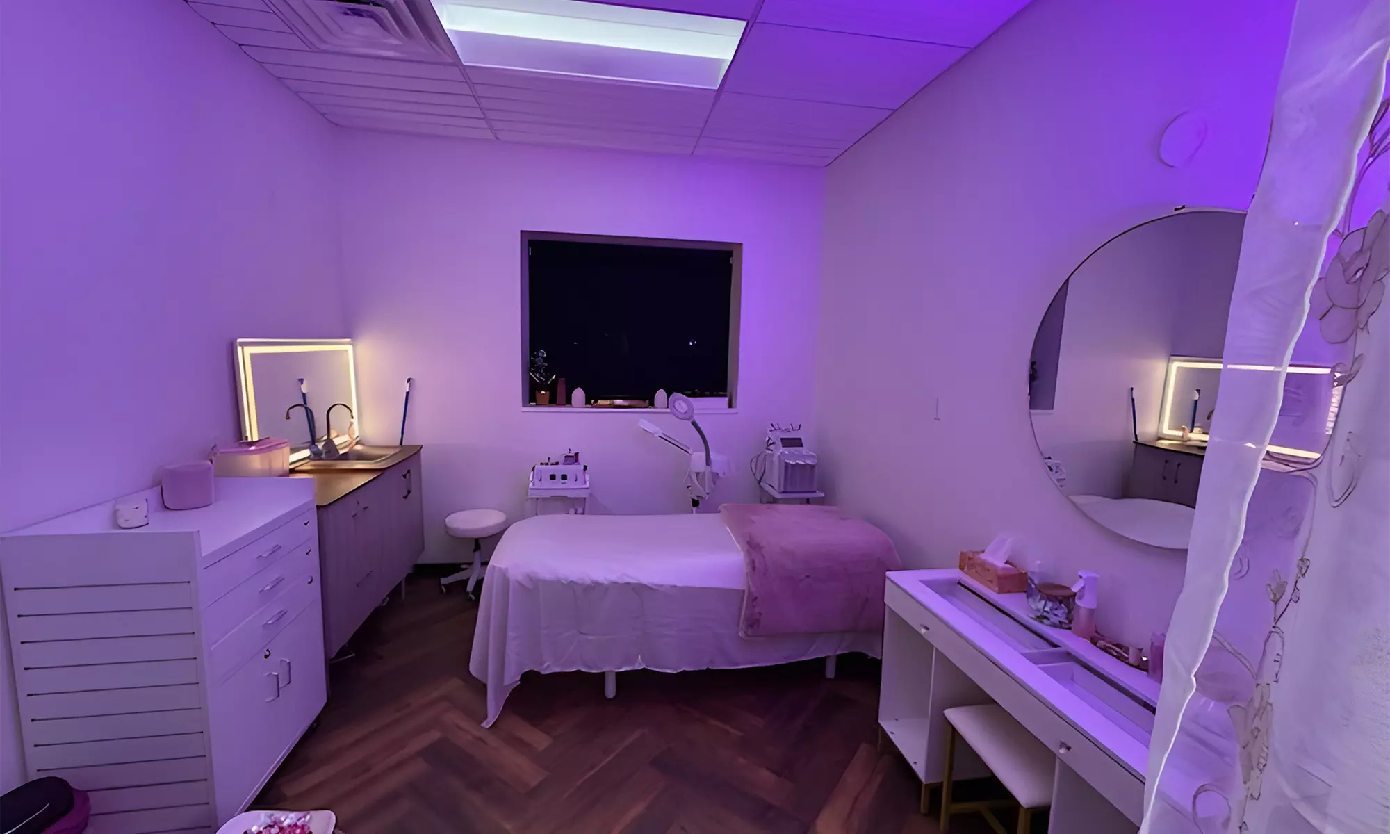 1, 3 or 5 Lash Extension of Your Choice (Up to 1 Hour 30 Min) & More