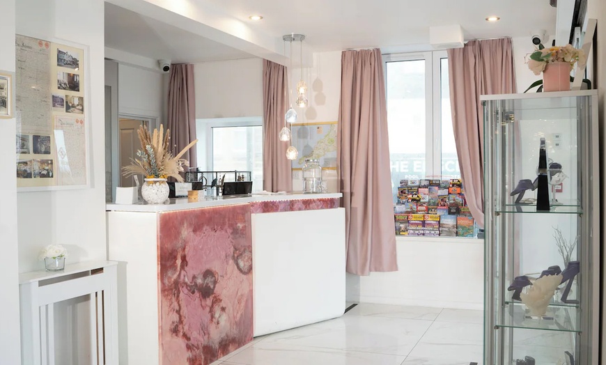 Image 8: Cornwall: Elegant 4* Stay with Breakfast 