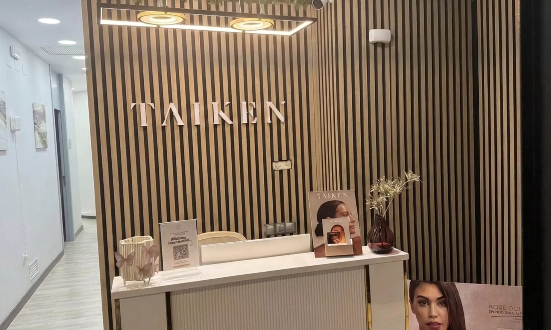 Hollywood peeling con mascarilla de carbón activo y láser