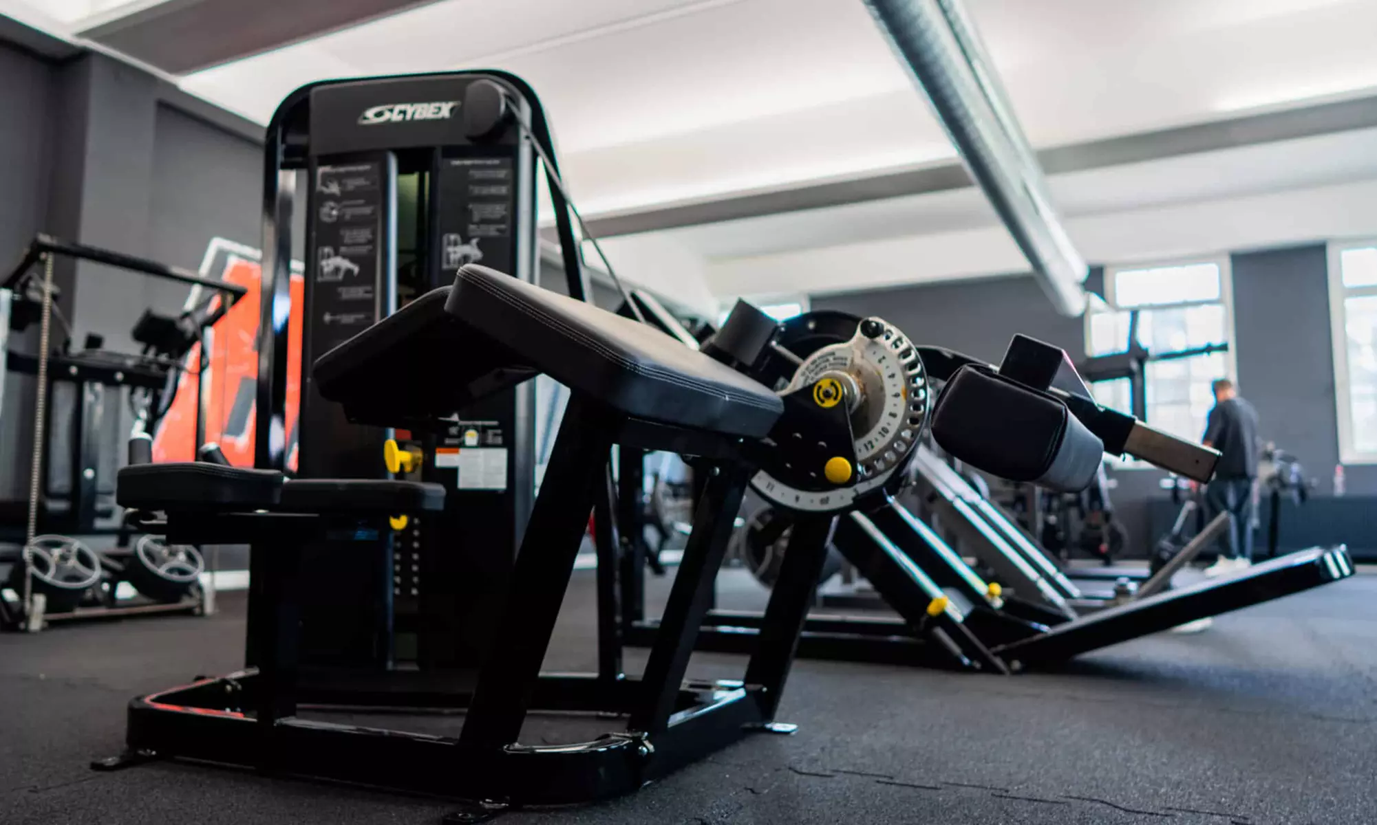 Premium-Fitness im Invictus Gym inkl. Solarium & Getränke-Flatrate