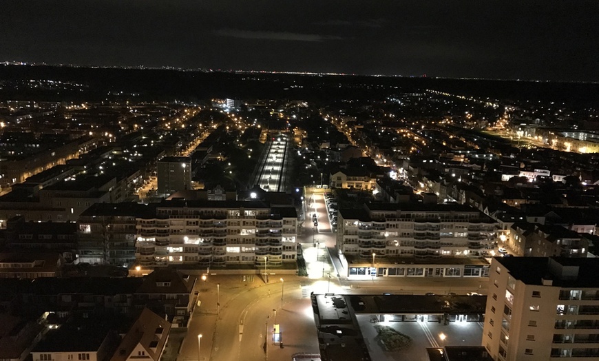 Image 6: Zandvoort: tweepersoonskamer met ontbijt