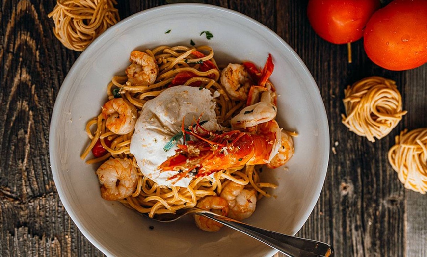 Image 2: Exklusives 3-Gänge-Candlelight-Dinner mit Pasta oder Pizza nach Wahl
