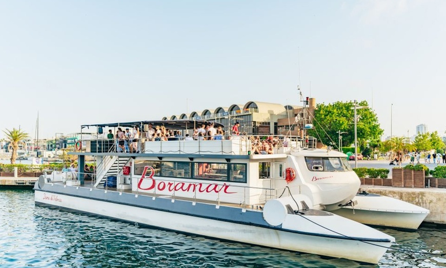 Image 9: Paseo en catamarán con baño en alta mar y bebida para niño o adulto