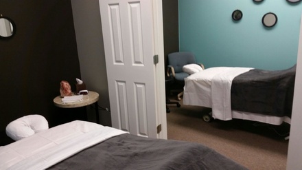 60 minutes Deep Tissue or Swedish Massage with Hot Towels and Aromatherapy - Heavenly Hands Wellness Spa
