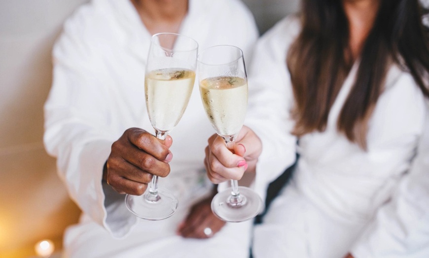 Image 10: Masaje relajante en pareja de 30 o 60 minutos con copa de cava