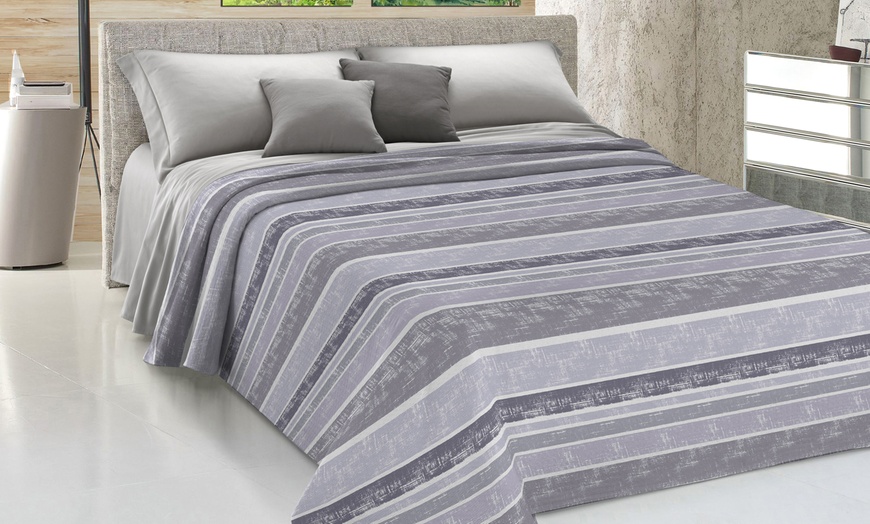 Image 1: Gestreifte Tagesdecke für Frühling und Sommer