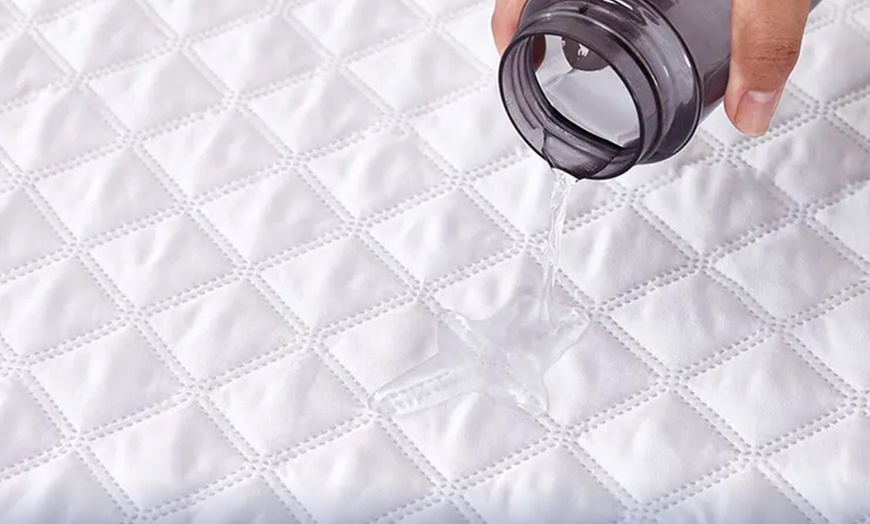 Image 3: Wasserfester Matratzenbezug zum Schutz vor Flüssigkeiten und Flecken