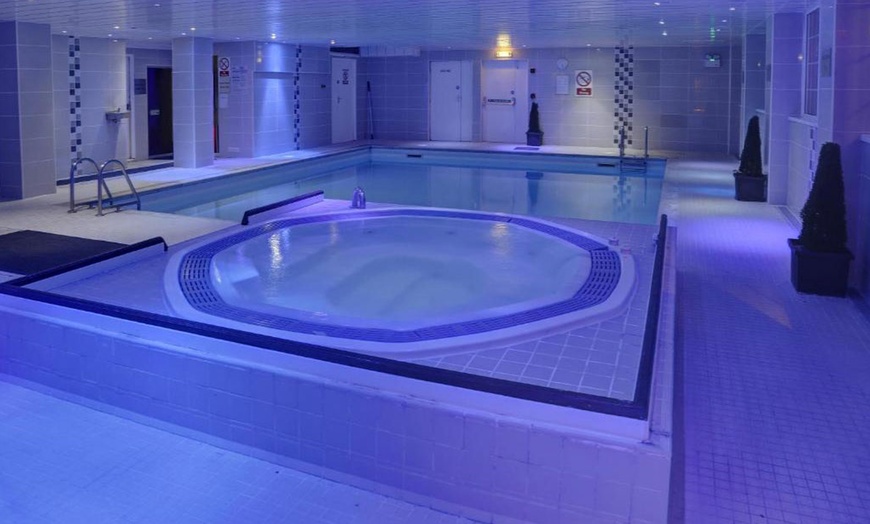 Image 8: Greater Manchester: All Inclusive Stay for 2