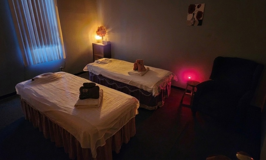 Image 2: 60-Minute Couples Massage with Hot Stones: Reconnect & Unwind Together