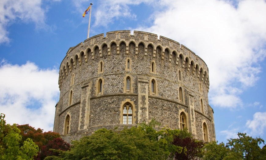 Image 4: Royal Windsor Afternoon Tea Bus Tour | Family Day Out!