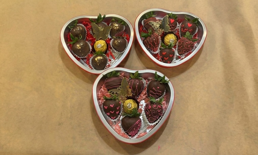 Image 2: Indulge in Gourmet Berries: 6, 12, or 24 Pieces