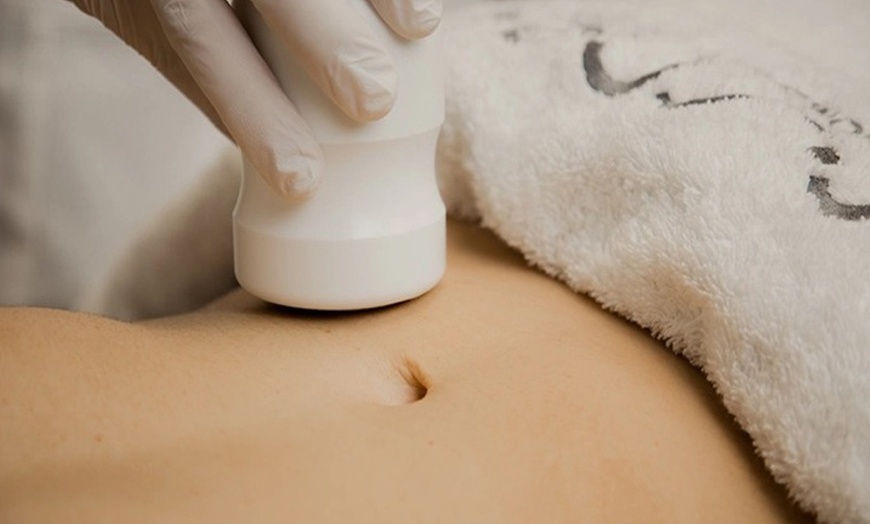 Image 3: Tratamiento reductor combinado entre sculp, cavitacell y presoterapia