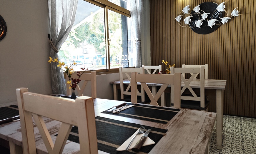 Image 6: Menú nikkei o peruano de autor para dos personas