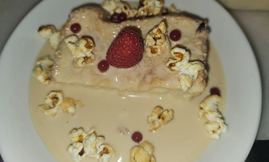 Image 8: Menú mediterráneo para 2 o 4 personas con postre y bebida en El Retiro