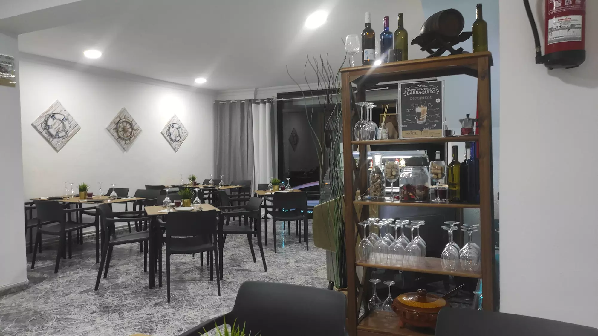 Menú mediterráneo para 2 o 4 con postre y opción a botella de vino