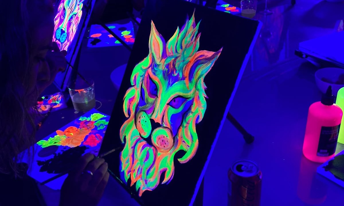 Taller de pintura de neón para una o dos personas en Madrid
