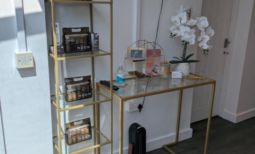 Image 4: Non-Surgical Facelift at Cosmetologist Ernesta