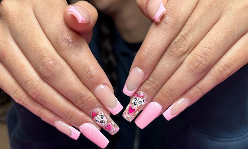 Image 11: Hasta 33% de dto. en Spa/Salón de uñas - Manipedicura en Carito Beauty Studio