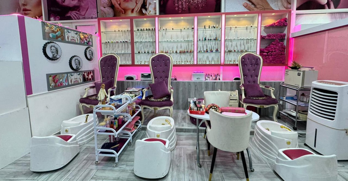 Big, Medium Or Small Braids With Hair Wash And Blow Dry Big, Medium Or Small Braids With Hair Wash And Blow Dry