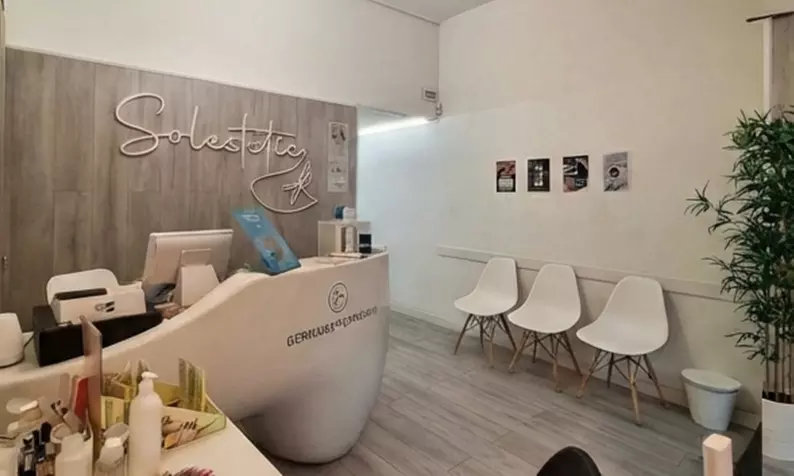 Tratamiento facial Hollywood Peel con mascarilla de carbón activo