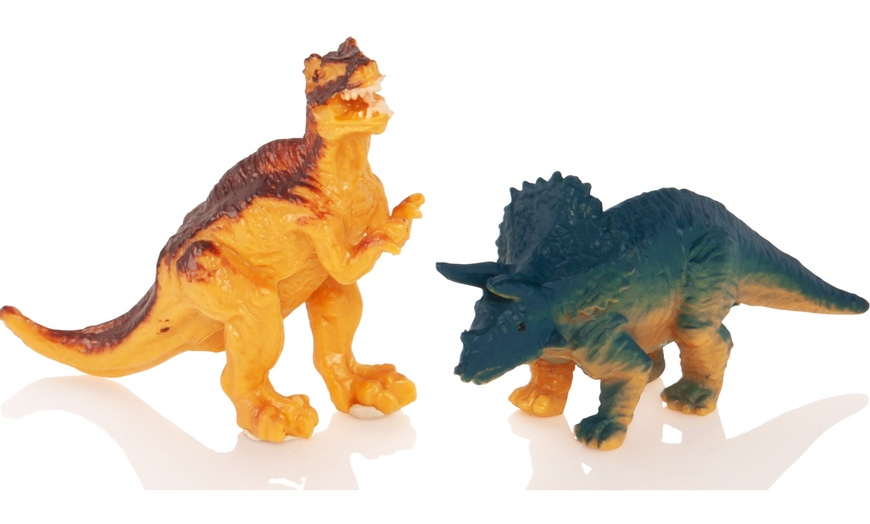 Image 8: Dinosaur Truck Carry Case with 12 Dinosaur Figures