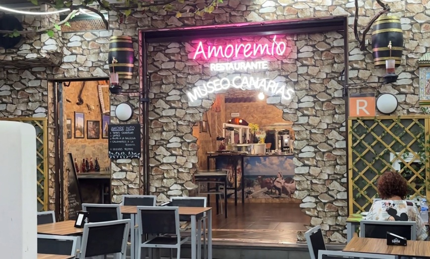 Image 12: Menú de parrillada de pescado con entrante, postre y botella de vino