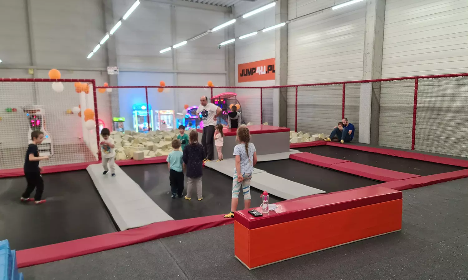 Godzinne wejście do parku trampolin dla 1 lub 2 osób