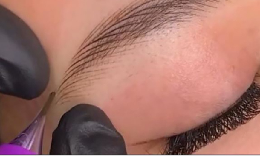 Image 1: Une technique de Corée du Sud : hairstroke pour sourcils à Paris 16e