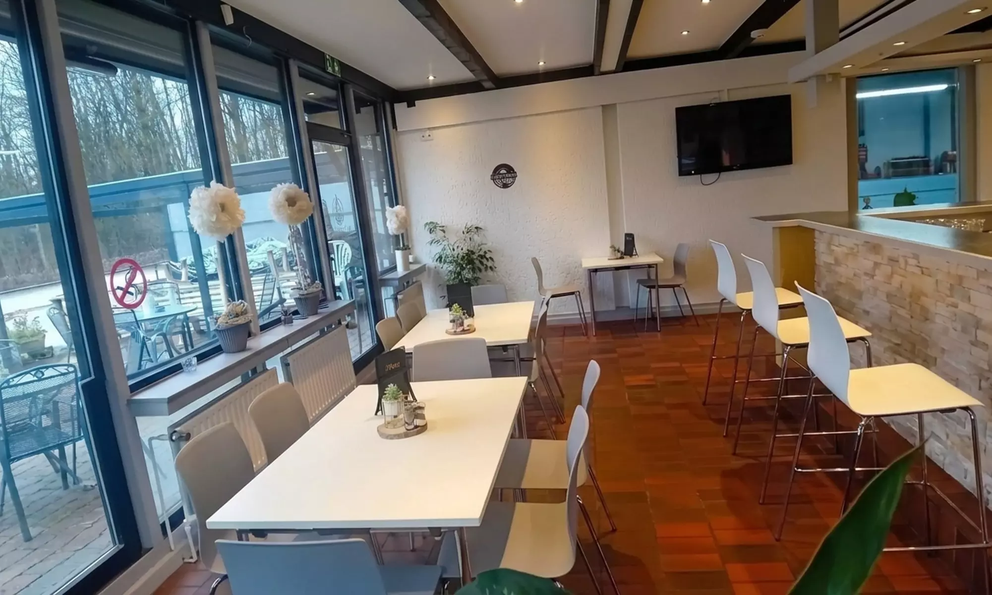 Schnitzel nach Wahl mit Pommes und Beilagensalat für 1–2 Personen