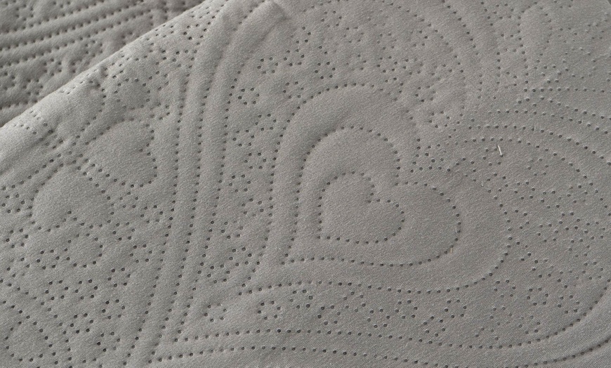 Image 3: Couvre-lit matelassé avec volants en dentelle