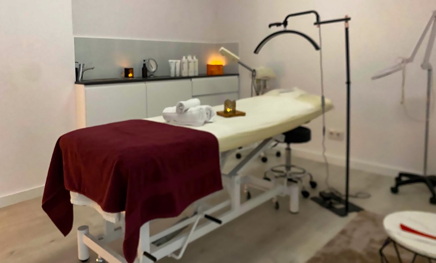 Image 2: Masaje relajante o descontracturante en pareja de 45 o 60 minutos 