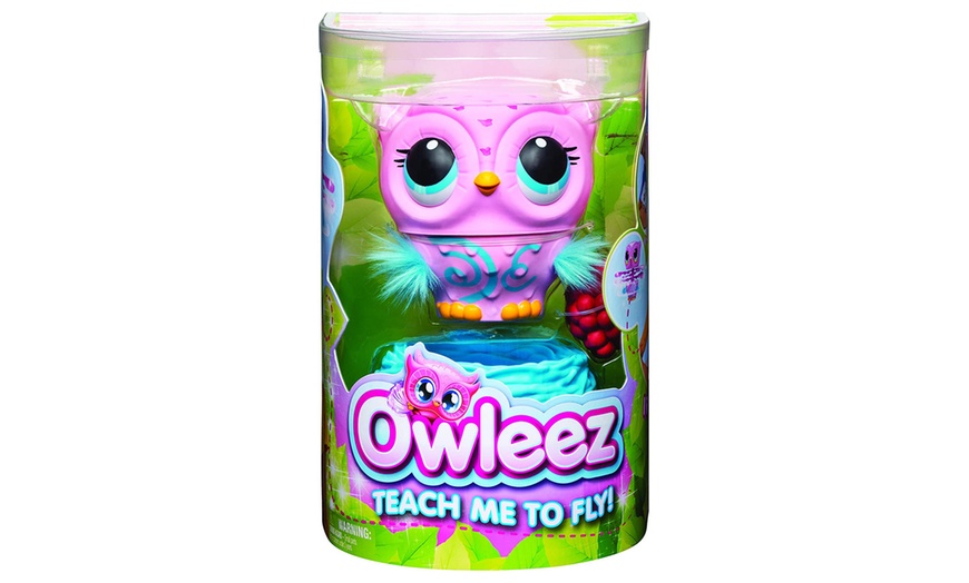 Image 2: Spin Master Owleez Flying Owl
